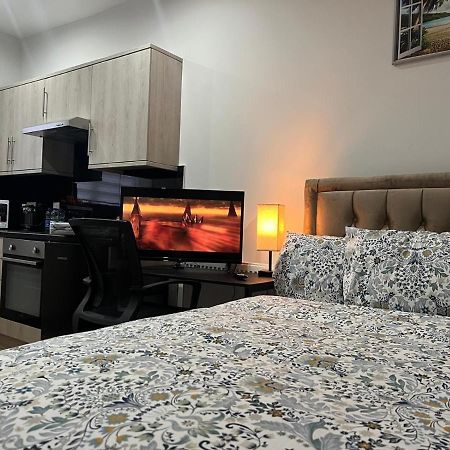 Mia Residence - Entire Studio Apartment - City View - London - Next To Ealing Broadway Station 외부 사진