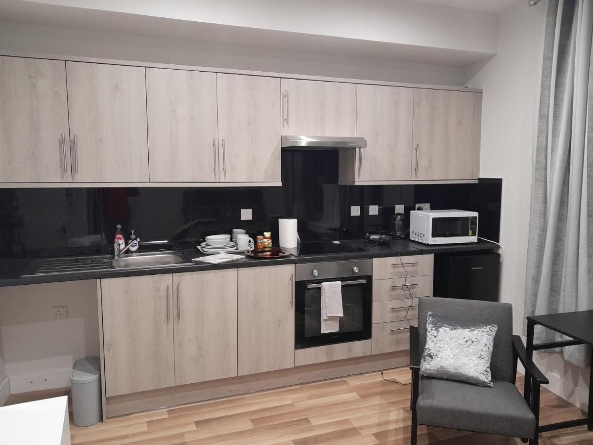 Mia Residence - Entire Studio Apartment - City View - London - Next To Ealing Broadway Station 외부 사진