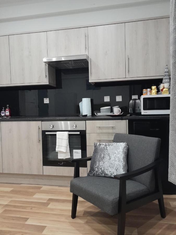 Mia Residence - Entire Studio Apartment - City View - London - Next To Ealing Broadway Station 외부 사진