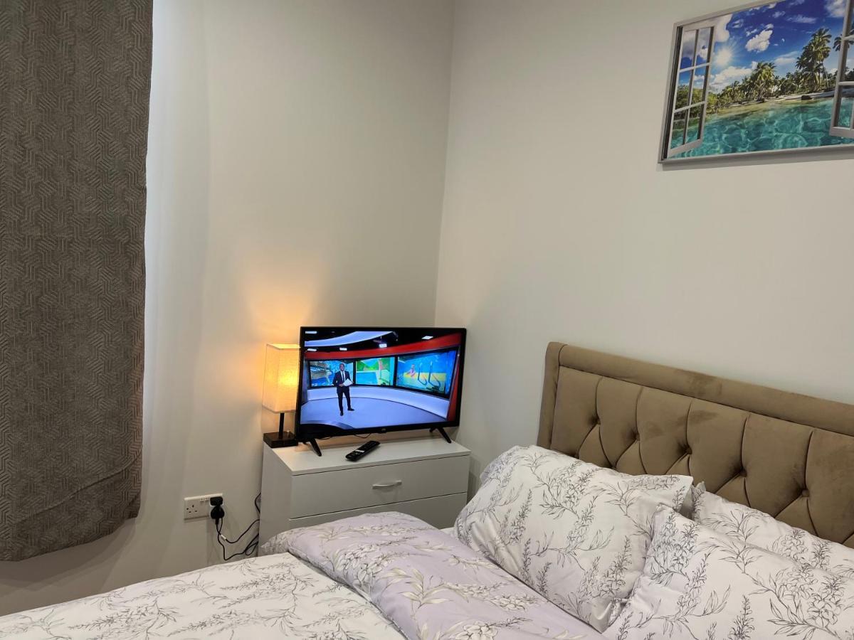 Mia Residence - Entire Studio Apartment - City View - London - Next To Ealing Broadway Station 외부 사진
