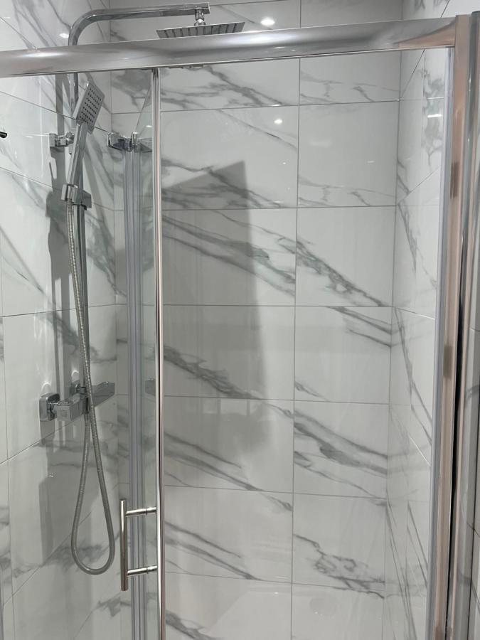 Mia Residence - Entire Studio Apartment - City View - London - Next To Ealing Broadway Station 외부 사진