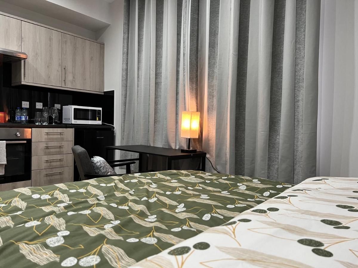Mia Residence - Entire Studio Apartment - City View - London - Next To Ealing Broadway Station 외부 사진