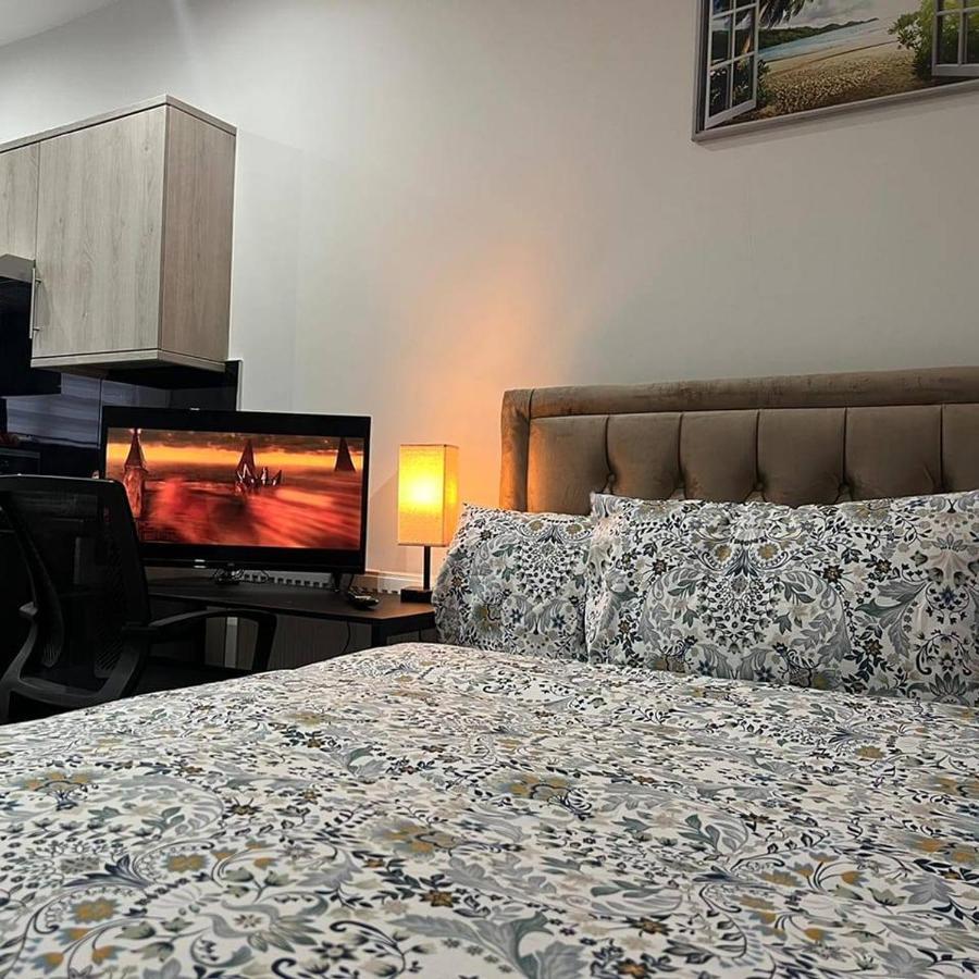 Mia Residence - Entire Studio Apartment - City View - London - Next To Ealing Broadway Station 외부 사진