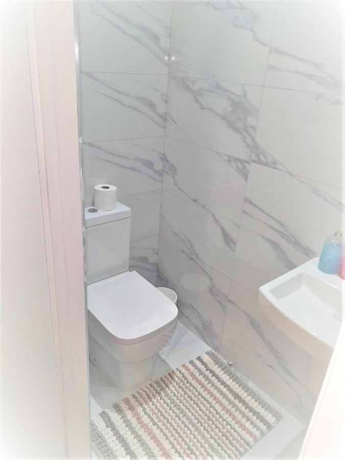 Mia Residence - Entire Studio Apartment - City View - London - Next To Ealing Broadway Station 외부 사진
