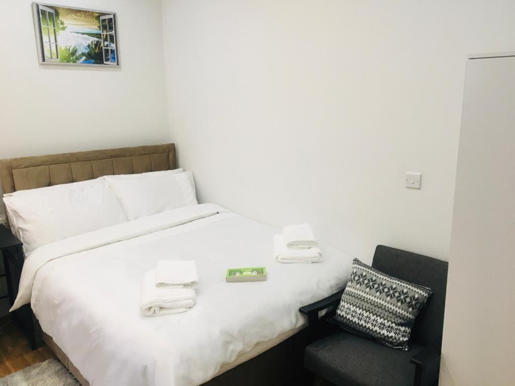Mia Residence - Entire Studio Apartment - City View - London - Next To Ealing Broadway Station 외부 사진