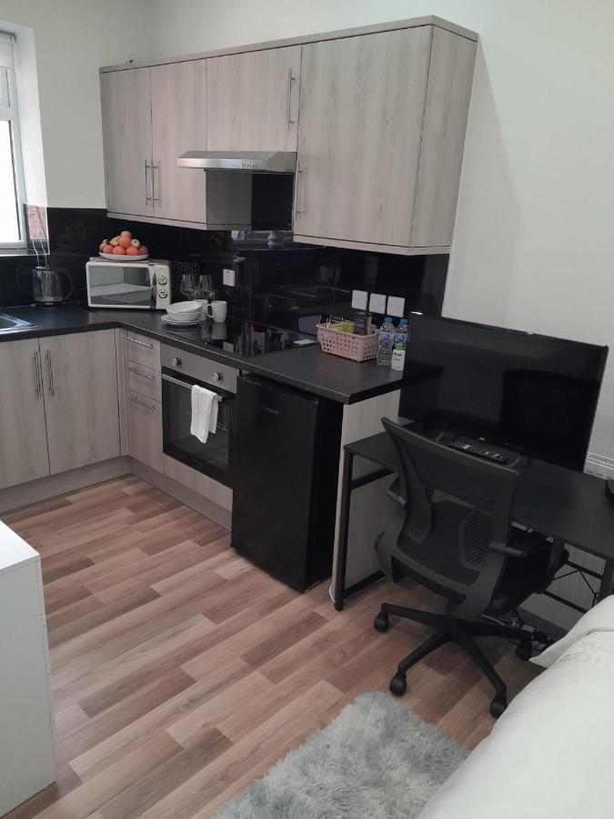 Mia Residence - Entire Studio Apartment - City View - London - Next To Ealing Broadway Station 외부 사진