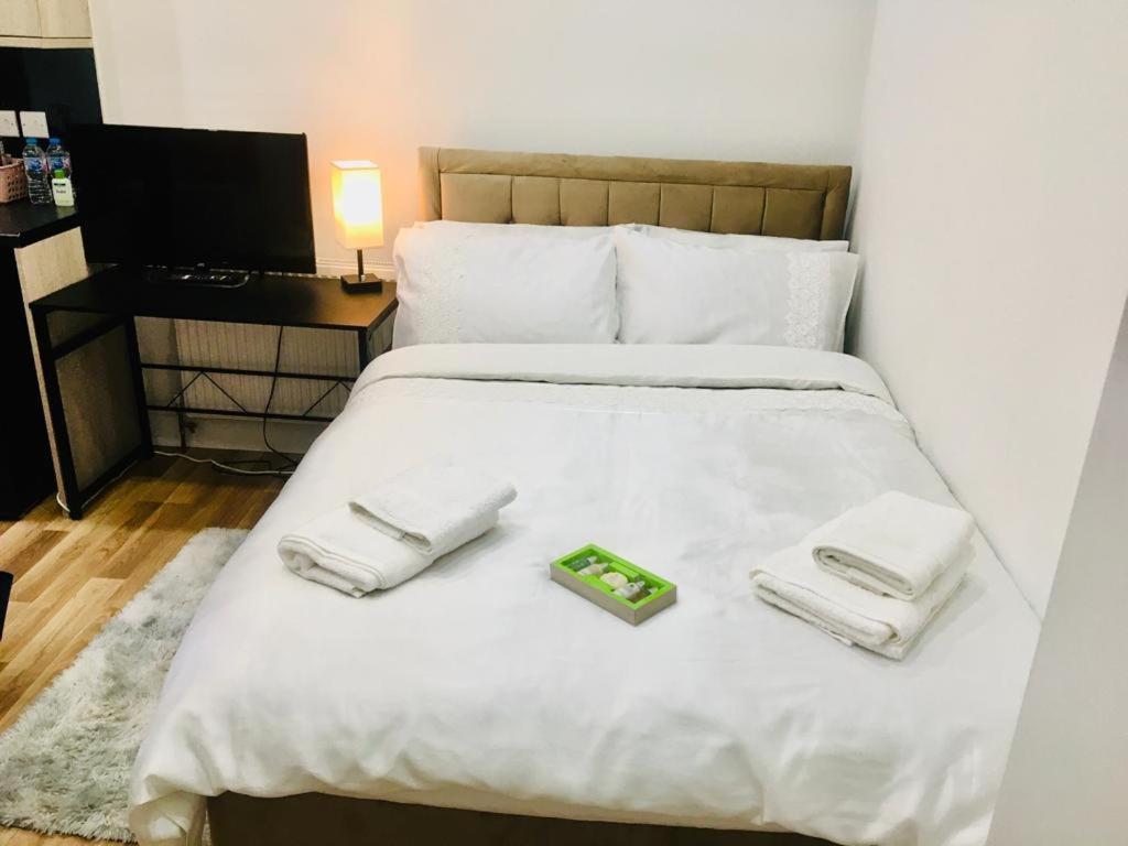 Mia Residence - Entire Studio Apartment - City View - London - Next To Ealing Broadway Station 외부 사진